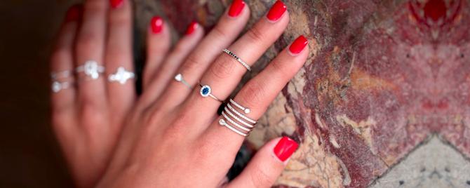 Personaliza el anillo de zafiro RedLine
