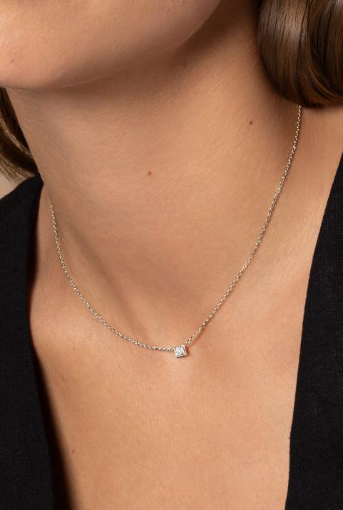 Collar de cadena para mujeres con 0.10ct de diamantes redondos en engaste de oro blanco - Redline - 0++