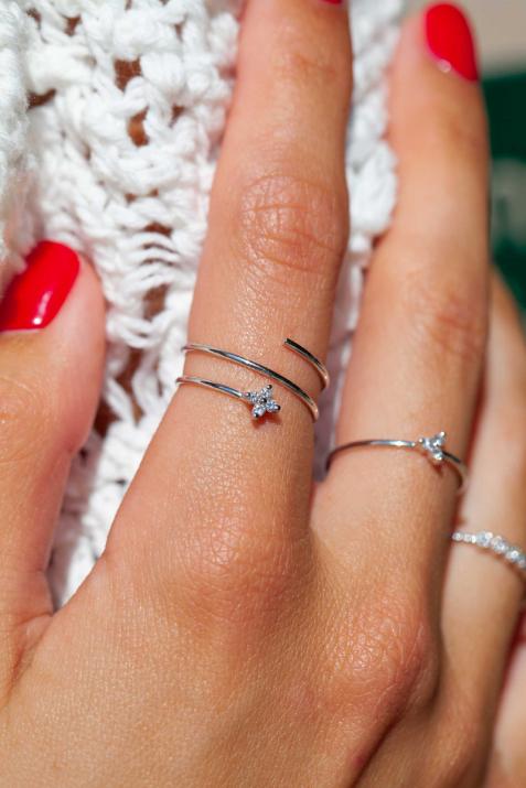 Ring with 0.056ct Round Diamond in White Gold Prong Setting - Redline - 0++