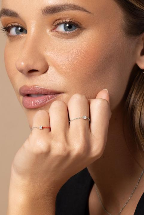 Anillo rígido con diamante princesa de 0.11ct en base de oro blanco - Redline - 0++