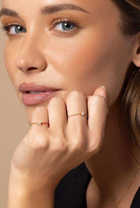 Anillo rígido con diamante princesa de 0.11ct en base de oro amarillo - Redline - 0++