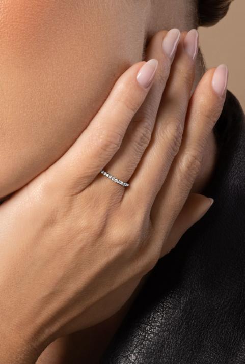 Diamond-paved black gold ring band - Redline - 0++