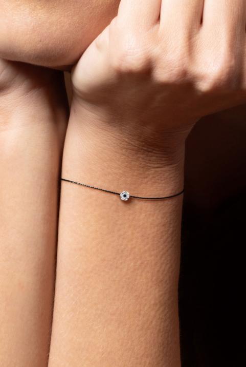 String bracelet with white diamonds and a black diamond in white gold cluster style setting - Redline - 0++