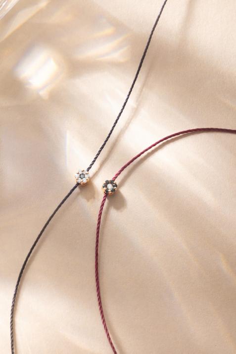String bracelet with black diamonds and a white diamond in rose gold cluster style setting - Redline - 0++