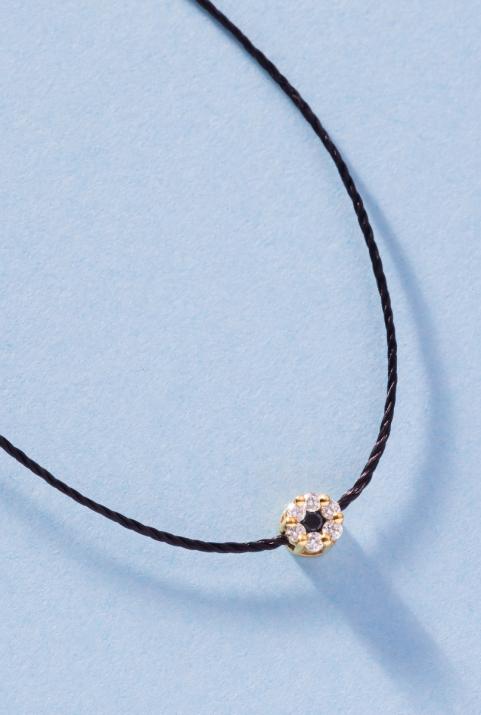 String necklace with white diamonds and a black diamond in yellow gold cluster style setting - Redline - 0++