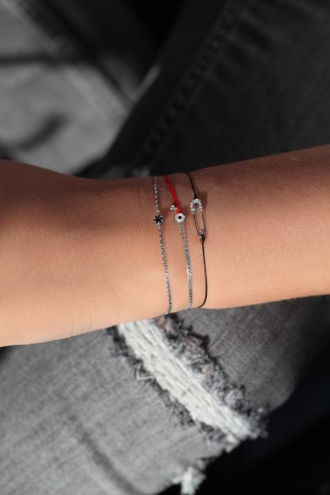 String and chain bracelet with white diamonds and a black diamond in white gold cluster style setting - Redline - 0++