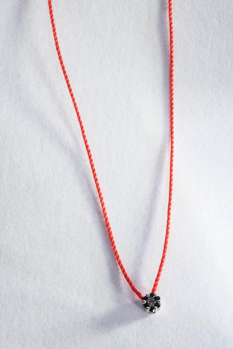 String necklace with black diamonds and a white diamond in black gold cluster style setting - Redline - 0++