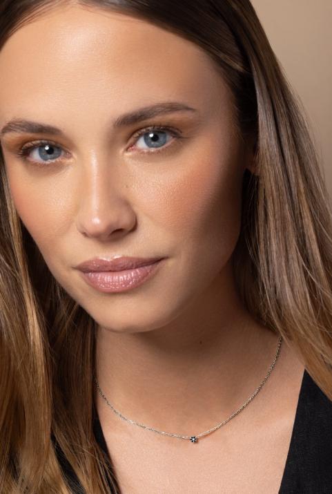 Chain necklace with black diamonds and a white diamond in white gold cluster style setting - Redline - 0++
