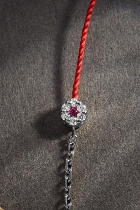 String and chain bracelet with white diamonds and a pink sapphire in black gold cluster style setting - Redline - 0++