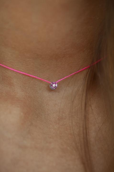 String necklace with pink sapphires and a white diamond in white gold cluster style setting - Redline - 0++