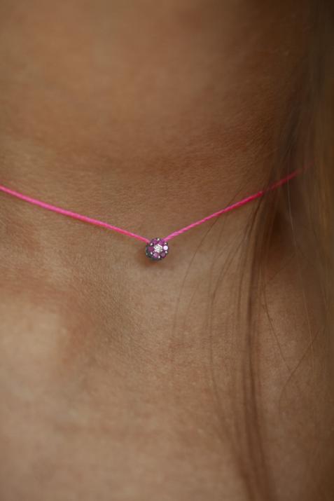 String necklace with pink sapphires and a white diamond in black gold cluster style setting - Redline - 0++