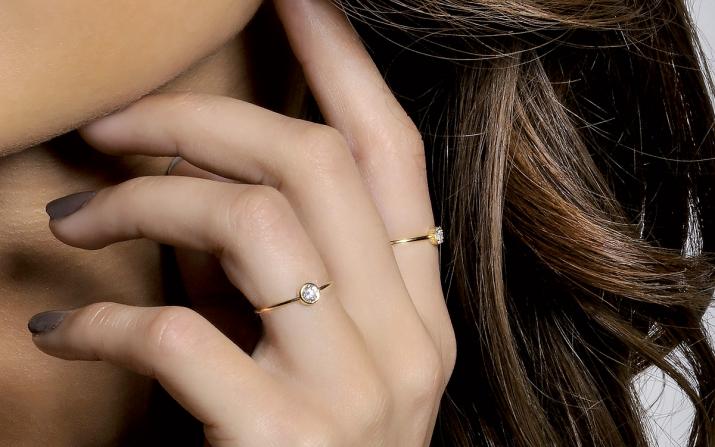 Anillo rígido con diamante de 0.5ct con base en oro blanco - Redline - 0++