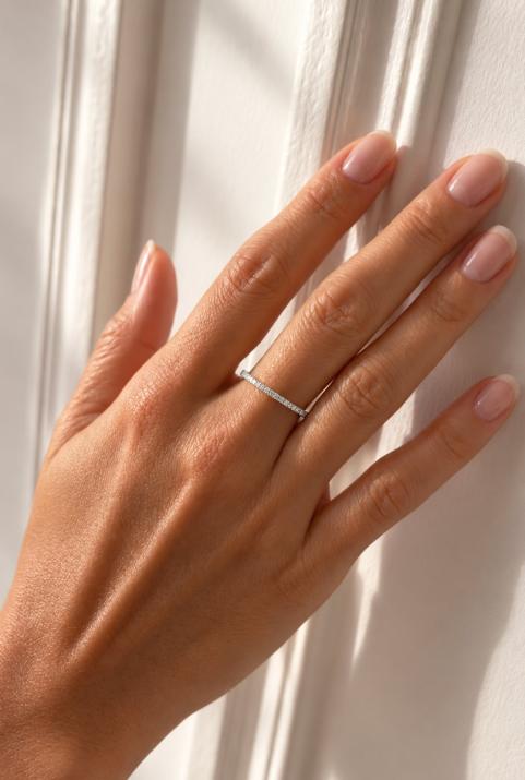 Anillo rígido con diamantes en oro blanco - Redline - 0++