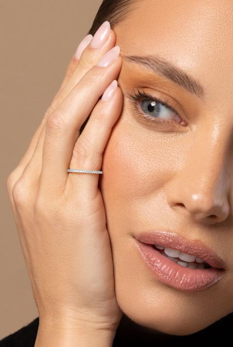 Anillo rígido con diamantes en oro blanco - Redline - 0++