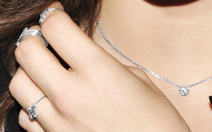 Chain necklace wth 0.08ct diamond in white gold prong setting - Redline - 0++