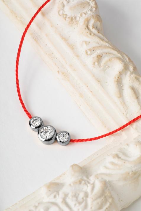 Pulsera en hilo con 3 diamanes en base de oro negro - Redline - 0++