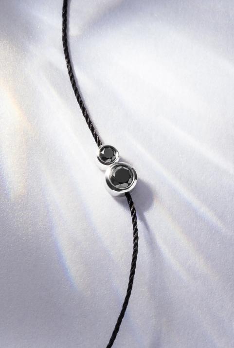 Pulsera en hilo con diamante negro de 0.15ct en base de oro blanco - Redline - 0++