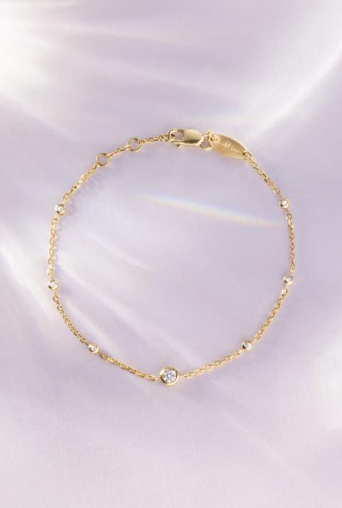 Chain bracelet with little diamonds around a diamond in yellow gold bezel setting - Redline - 0++