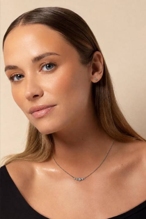 Collar en cadena con 5 diamantes en base de oro negro - Redline - 0++