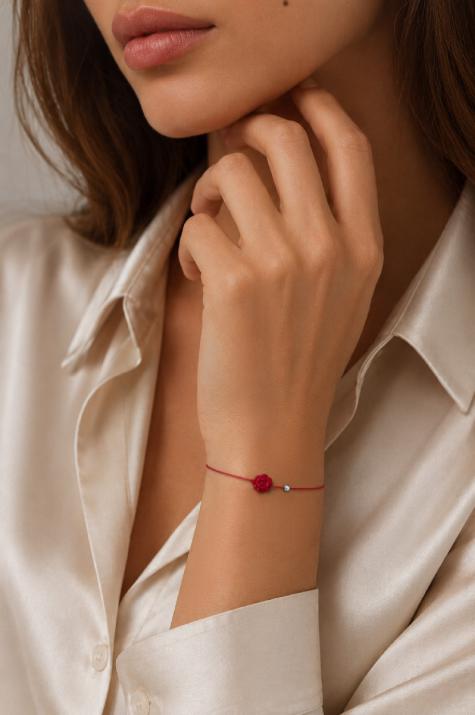 Pulsera en hilo con diamante de 0.10ct y rosa en base de oro negro - Redline - 0++