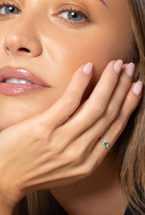 Emerald and diamonds ring band in rose gold prong setting - Redline - 0++