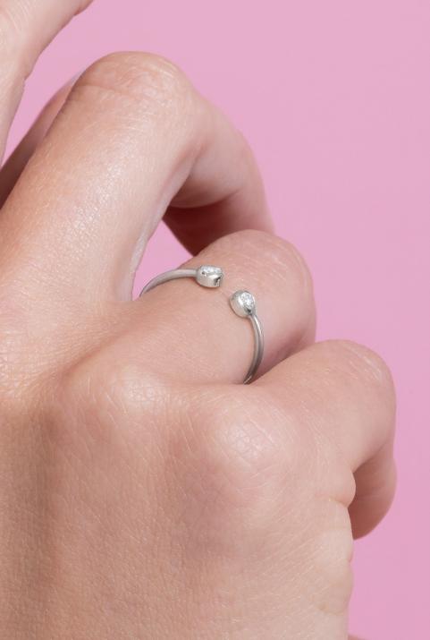 Ring with 0.10ct Round Diamond in White Gold Bezel Setting - Redline - 0++