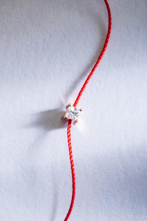 Pulsera en hilo con diamante princesa de 0.11ct en base de oro rosa - Redline - 0++