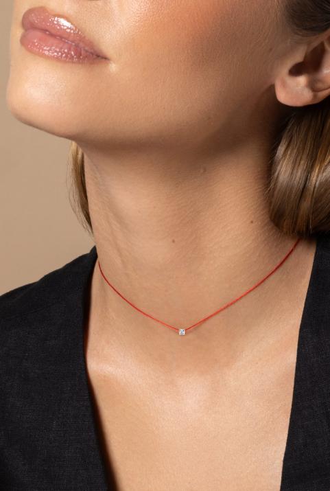 Collar en  hilo con diamante princesa de 0.11ct en base de oro amarillo - Redline - 0++