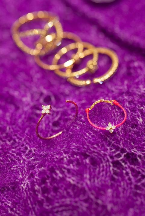 Ring with 0.056ct Round Diamond in White Gold Prong Setting - Redline - 0++