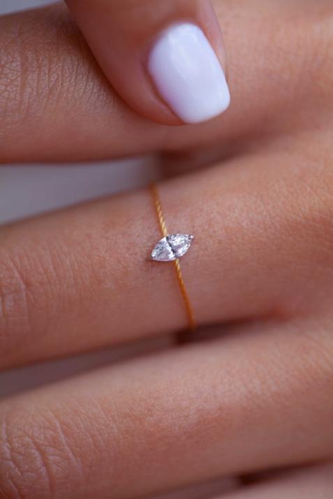 Anillo en hilo con diamante corte marquesa de 0.20ct en base de oro blanco - Redline - 0++