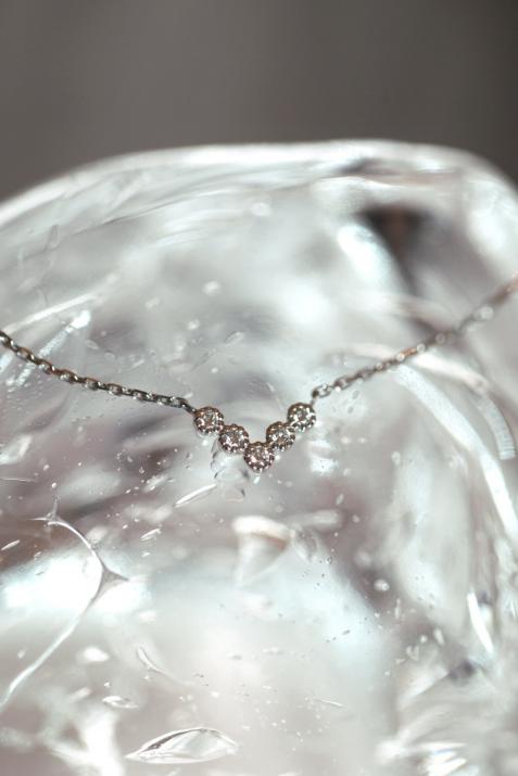 Collar en cdena con 5 diamantes en base de oro blanco - Redline