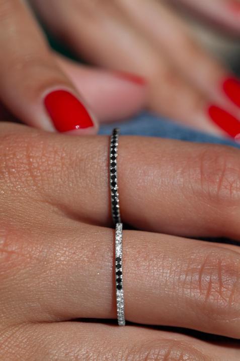 Anillo rígido con diamantes negros en oro blanco - Redline - 0++