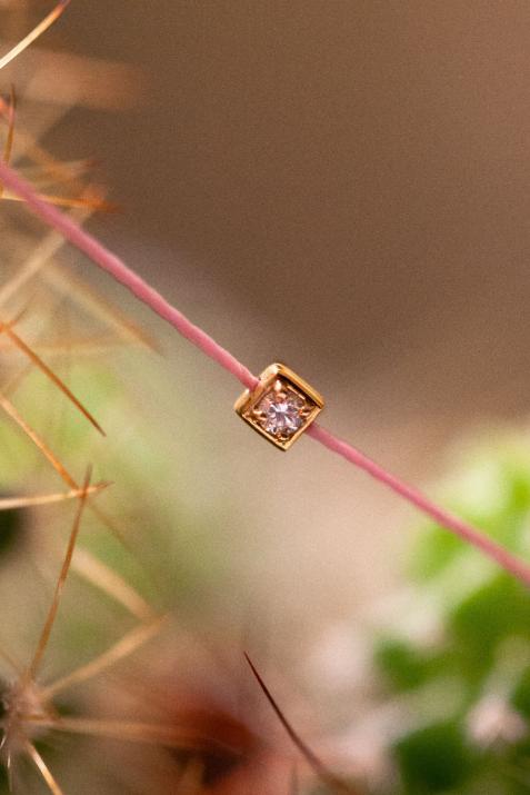 Pulsera Amy con hilo de diamante de 0,02 quilates y cuadrado de oro amarillo - Redline - 0++