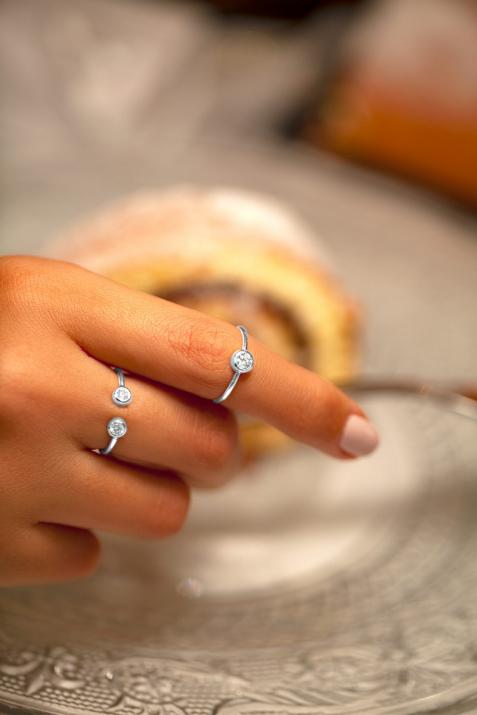 Anillo rígido con diamante de 0.20ct con base en oro negro - Redline - 0++