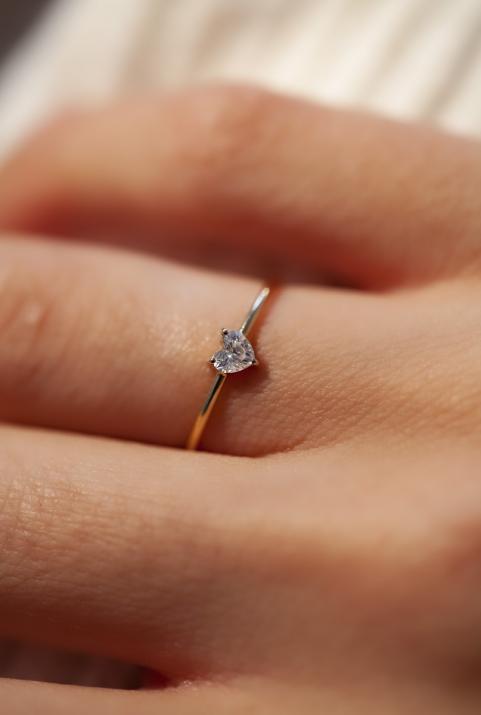 Ring with 0.20ct Heart Shaped Diamond in Yellow Gold Prong Setting - Redline - 0++