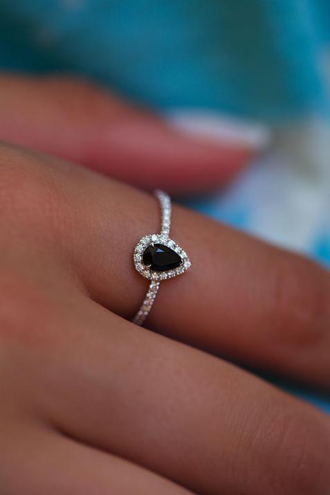 Onyx and diamonds ring band in white gold prong setting - Redline - 0++