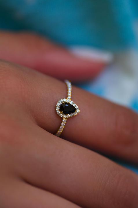 Ring with 0.16ct Pear Diamond in Yellow Gold Prong Setting - Redline - 0++