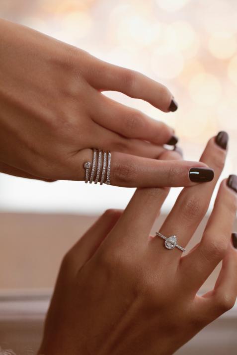 Ring with 0.65ct Round Diamond in White Gold Bezel Setting - Redline - 0++