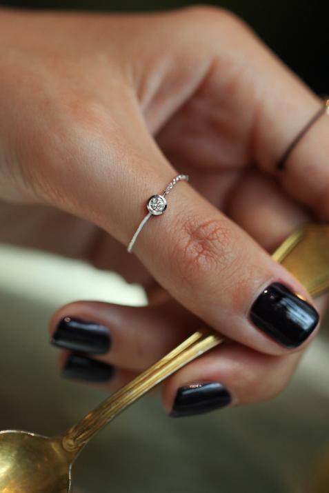 Anillo en hilo y cadenacon diamante de 0.10ct en oro negro - Redline - 0++