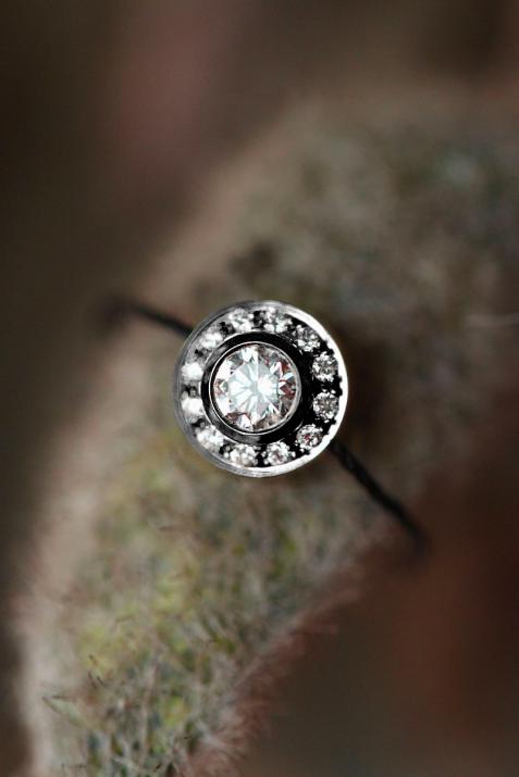 Anillo en hilo con diamante de 0.26ct en base de oro negro - Redline - 0++