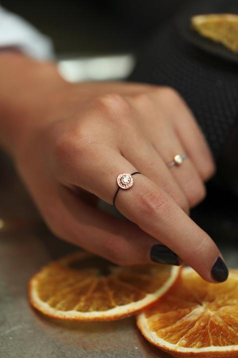 Anillo en hilo con diamante de 0.26ct en base de oro rosa - Redline - 0++