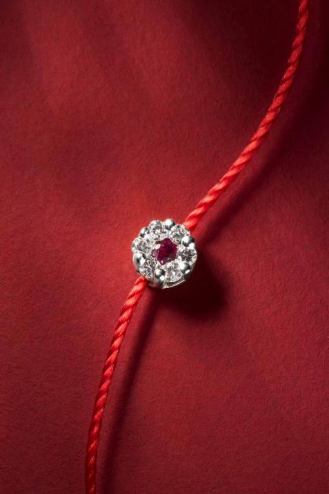 String bracelet with white diamonds and a pink sapphire in white gold cluster style setting - Redline - 0++