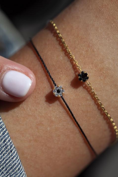 String bracelet with white diamonds and a black diamond in yellow gold cluster style setting - Redline - 0++