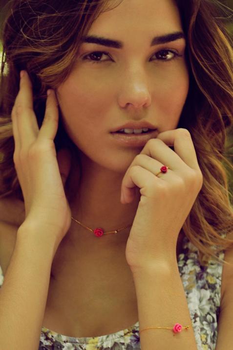 Pulsera en cadena con diamante de 0.10ct y rosa en base de oro blanco - Redline - 0++