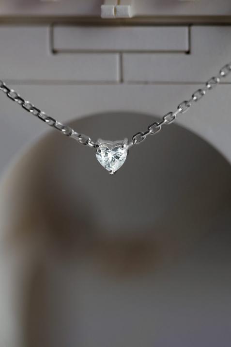 Chain necklace with 0.2ct heart shaped diamond in white gold prong setting - Redline - 0++