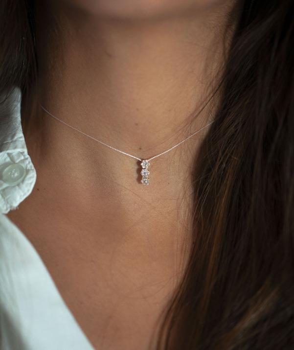 Collar en hilo con 3 diamantes 0.30ct en oro amarillo - Redline - 0++