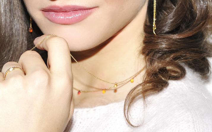 Chain necklace with coloured sapphire in yellow gold prong setting - Redline - 0++