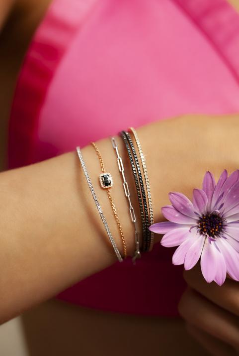 Bangle bracelet with 0.91ct black diamonds in white gold prong setting - Redline - 0++