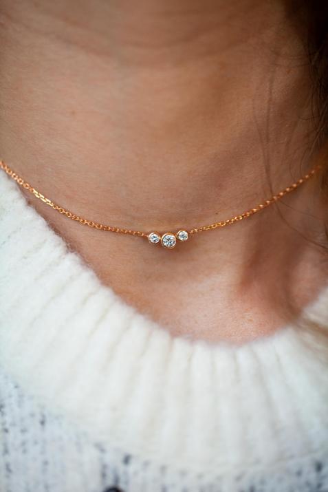 Collar en cadena con 3 diamantes sobre base de oro rosa - Redline - 0++