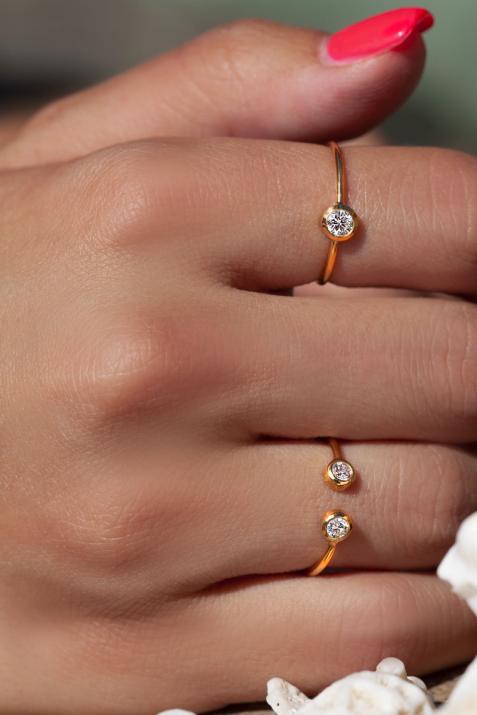 Anillo rígido con diamante de 0.10ct con base en oro amarillo - Redline - 0++